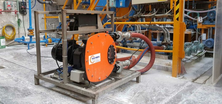 Pompe péristaltique de location pour boue ou liquides chargés