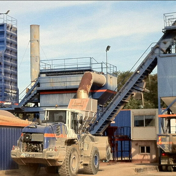 Photo de centrales enrobés routiers