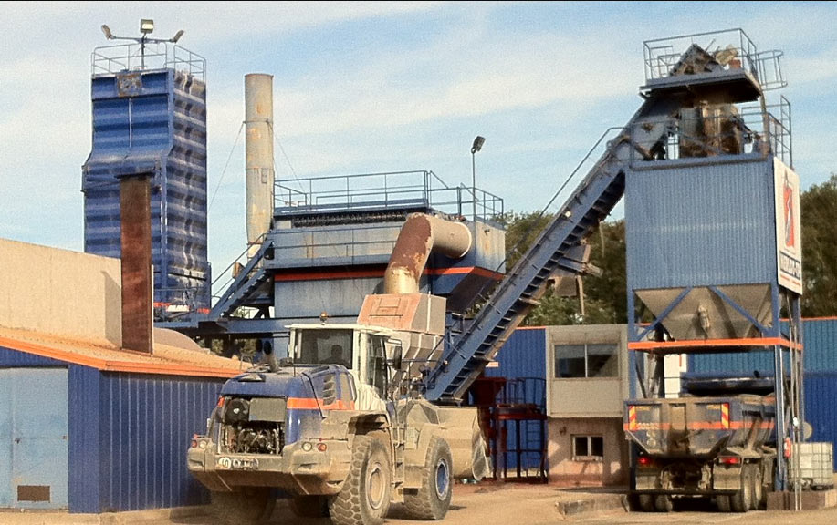 Photo de centrales enrobés routiers