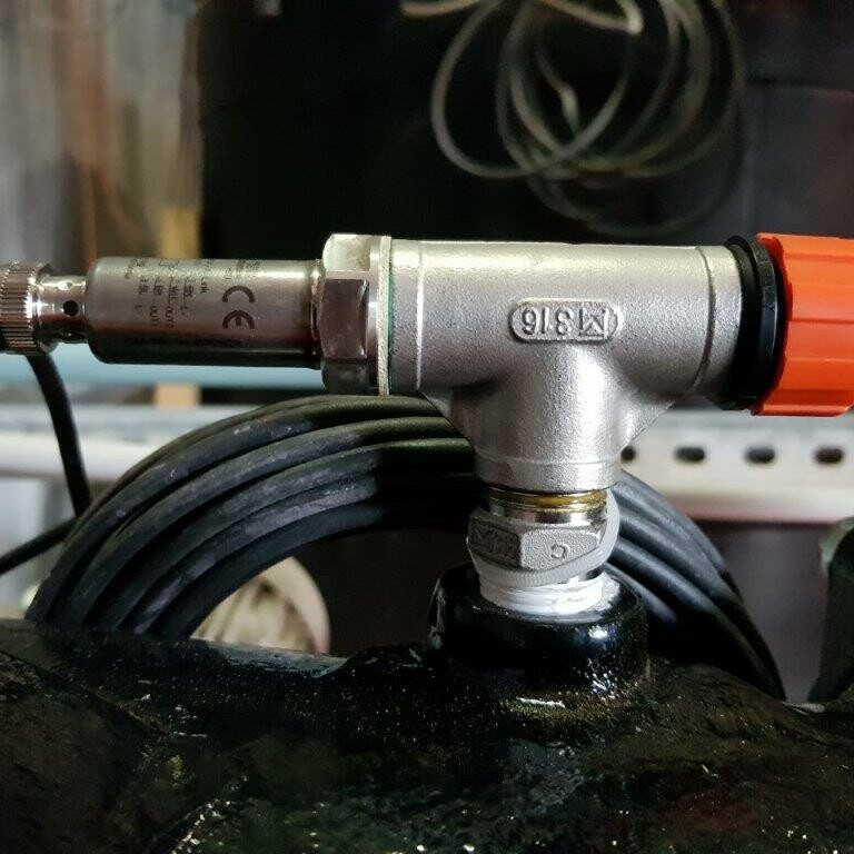 Photo d'un détecteur de rupture de tuyau de pompe péristaltique