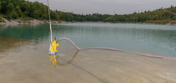 Pompe de chantier immergée de location pour eau chargée ou boueuse