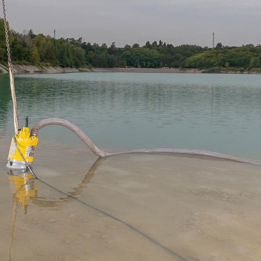 Pompe de chantier immergée de location pour eau chargée ou boueuse